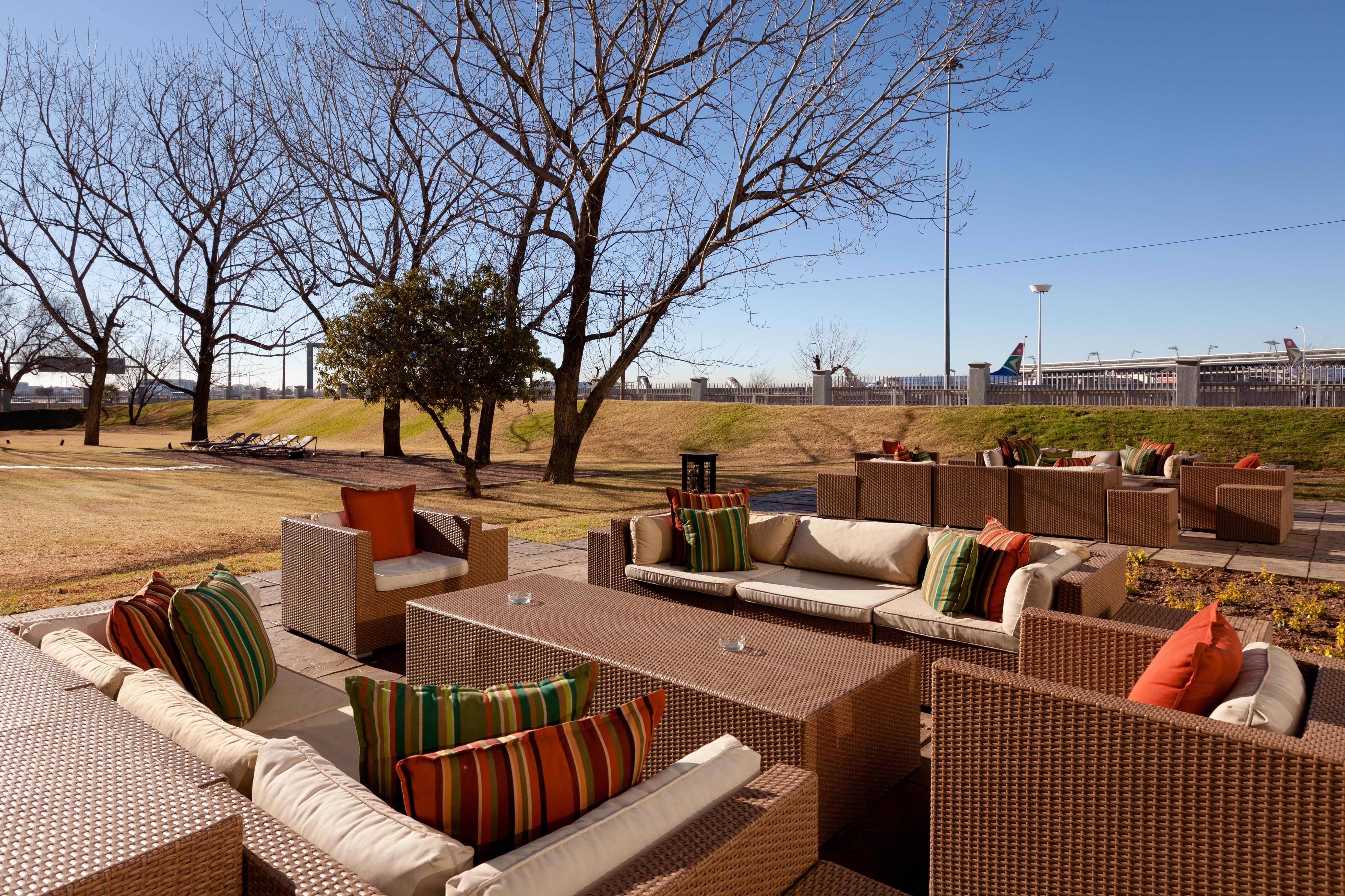 Protea Hotel By Marriott O R Tambo Airport Kempton Park Exteriör bild