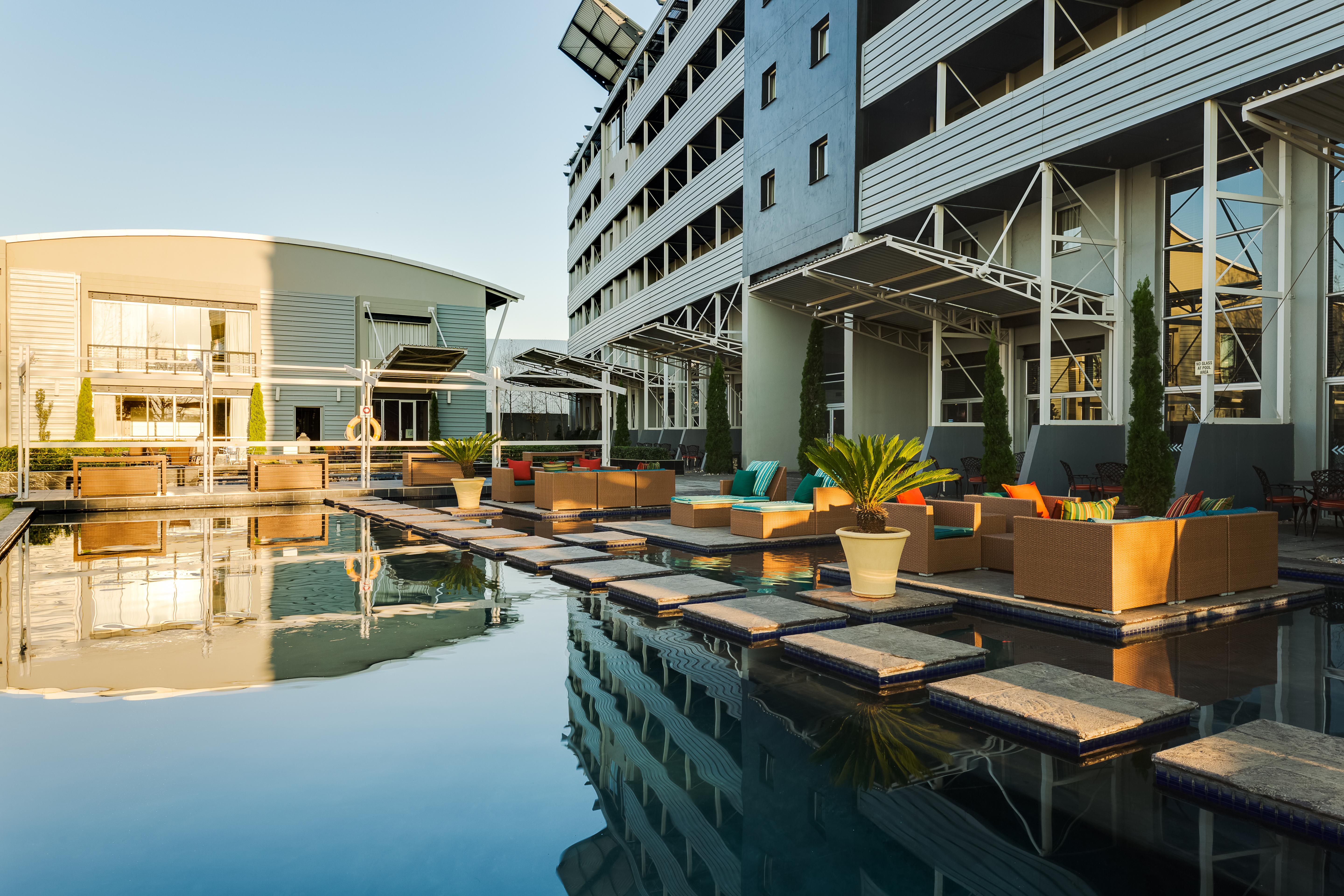 Protea Hotel By Marriott O R Tambo Airport Kempton Park Exteriör bild