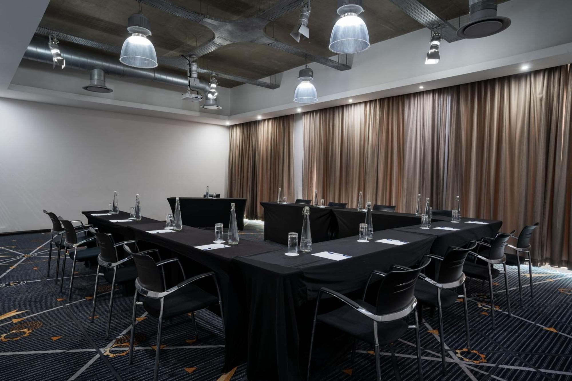 Protea Hotel By Marriott O R Tambo Airport Kempton Park Exteriör bild