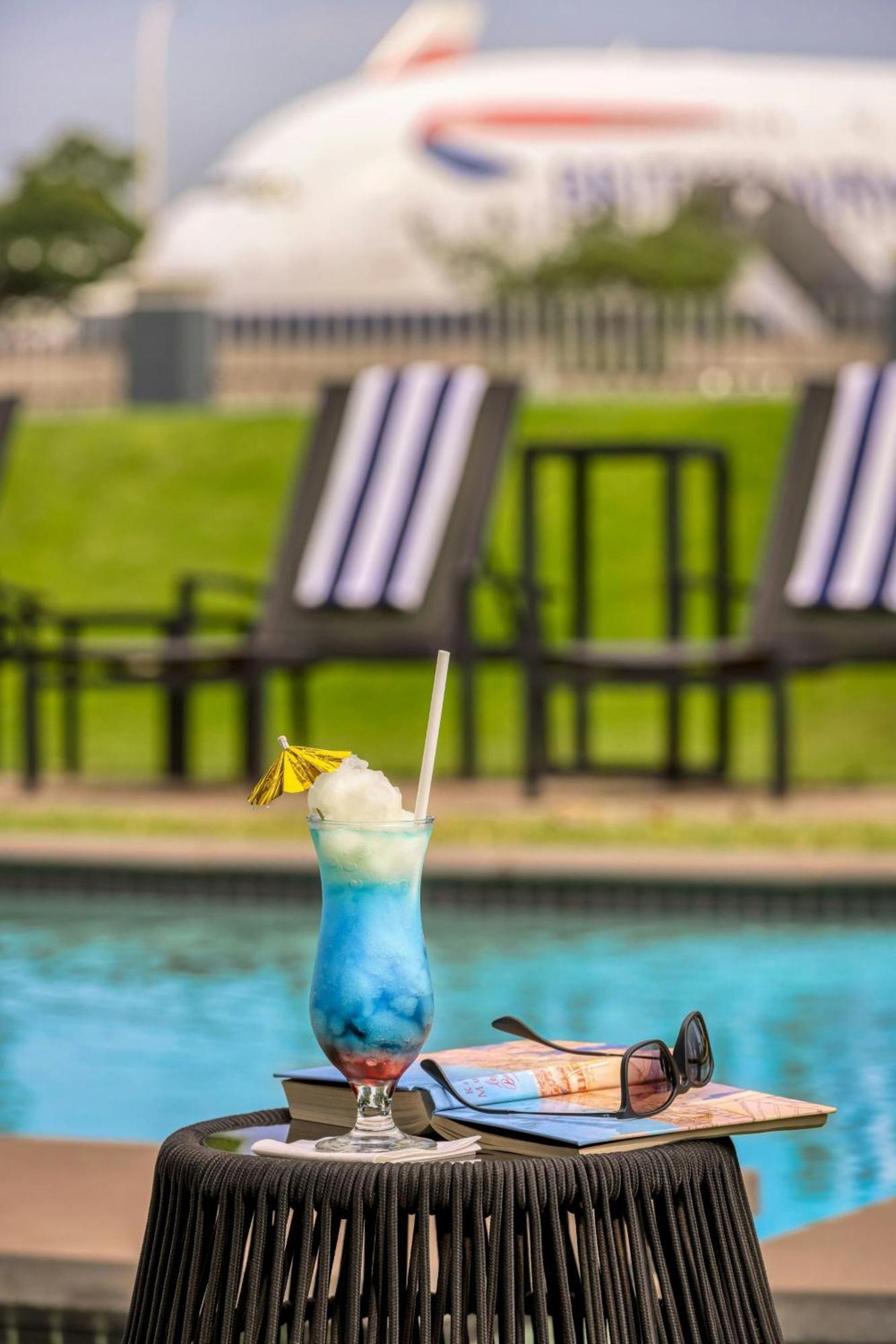 Protea Hotel By Marriott O R Tambo Airport Kempton Park Exteriör bild