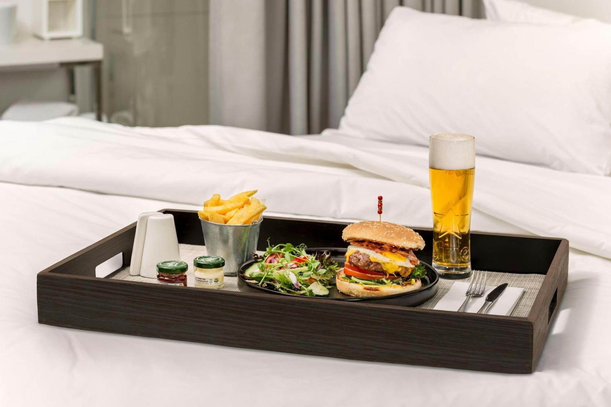 Protea Hotel By Marriott O R Tambo Airport Kempton Park Exteriör bild