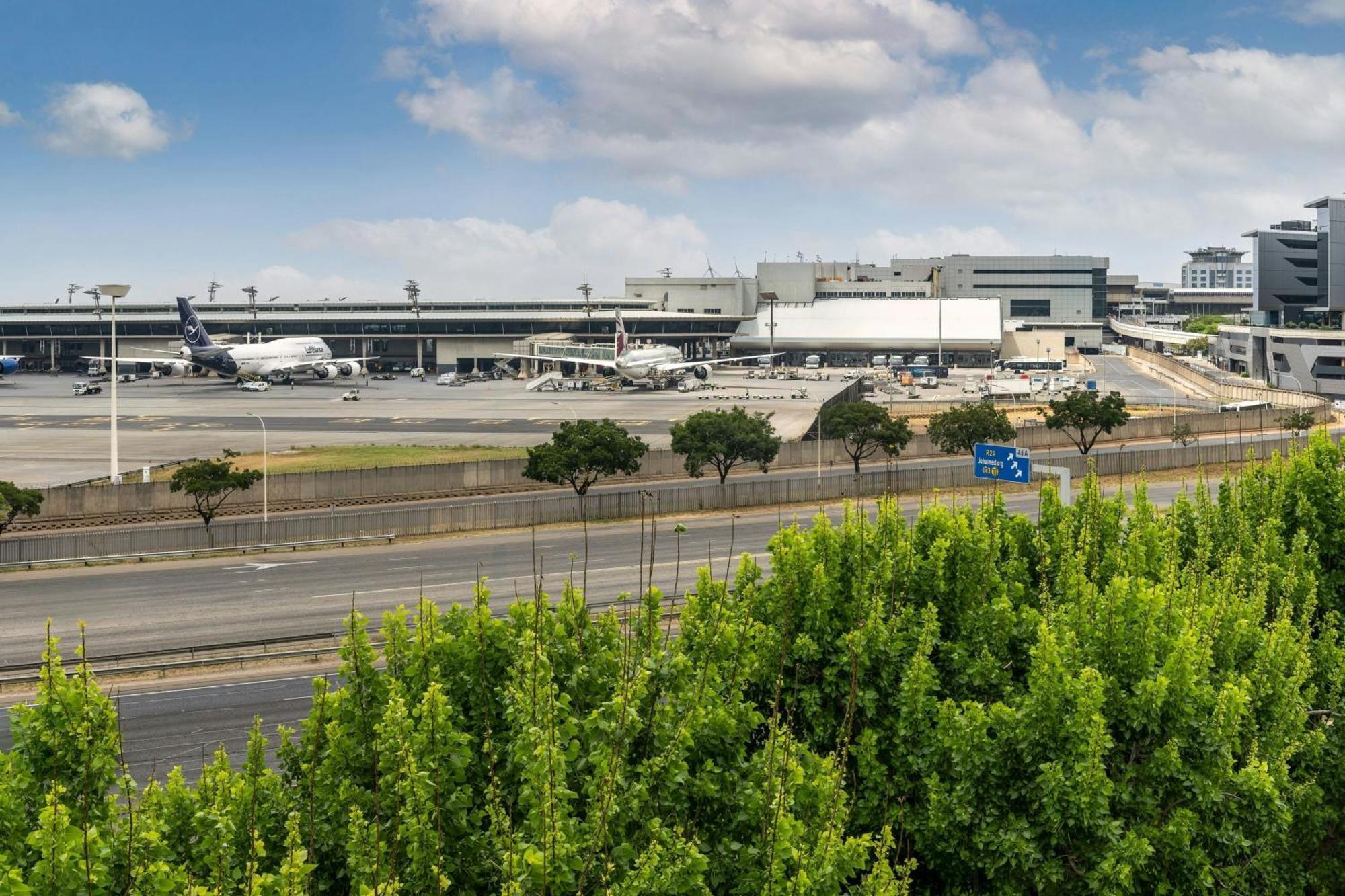 Protea Hotel By Marriott O R Tambo Airport Kempton Park Exteriör bild